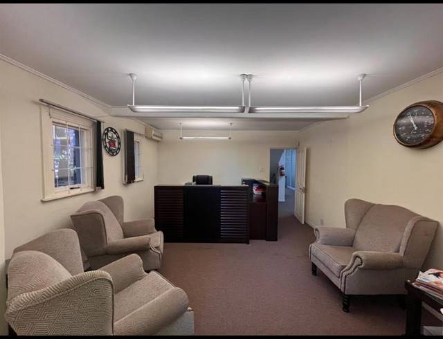 BUSINESS PROPERTY TO RENT IN ESSENWOOD